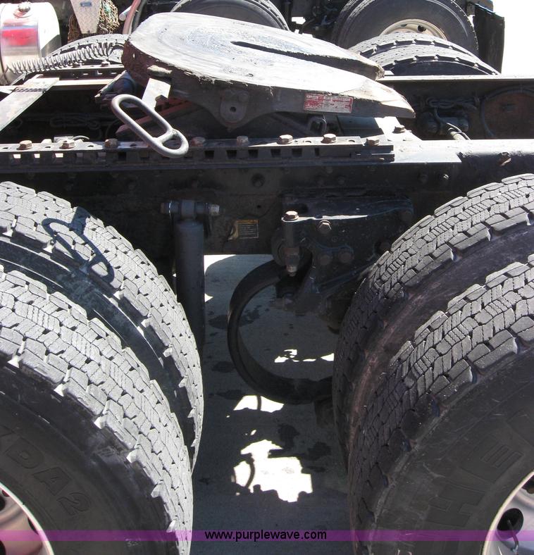 image for item 5028 2004 Kenworth T2000 semi truck