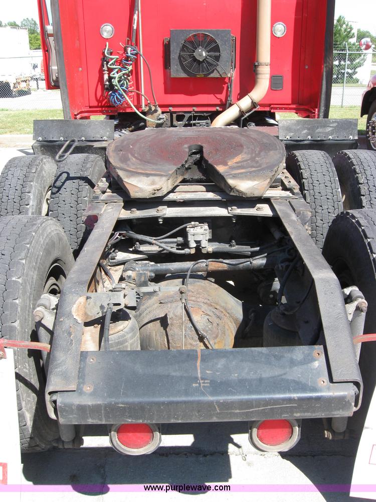 image for item 5028 2004 Kenworth T2000 semi truck