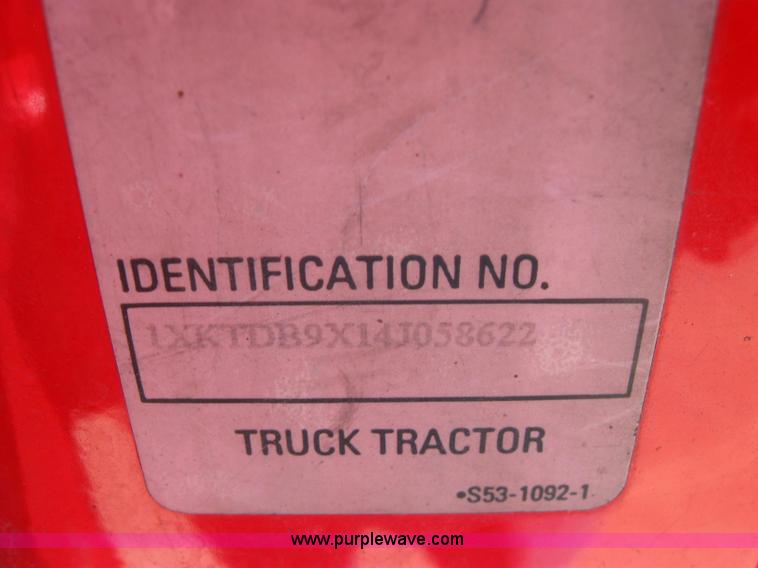 image for item 5028 2004 Kenworth T2000 semi truck