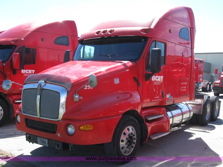 image for item 5029 2004 Kenworth T2000 semi truck