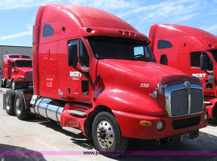 image for item 5029 2004 Kenworth T2000 semi truck
