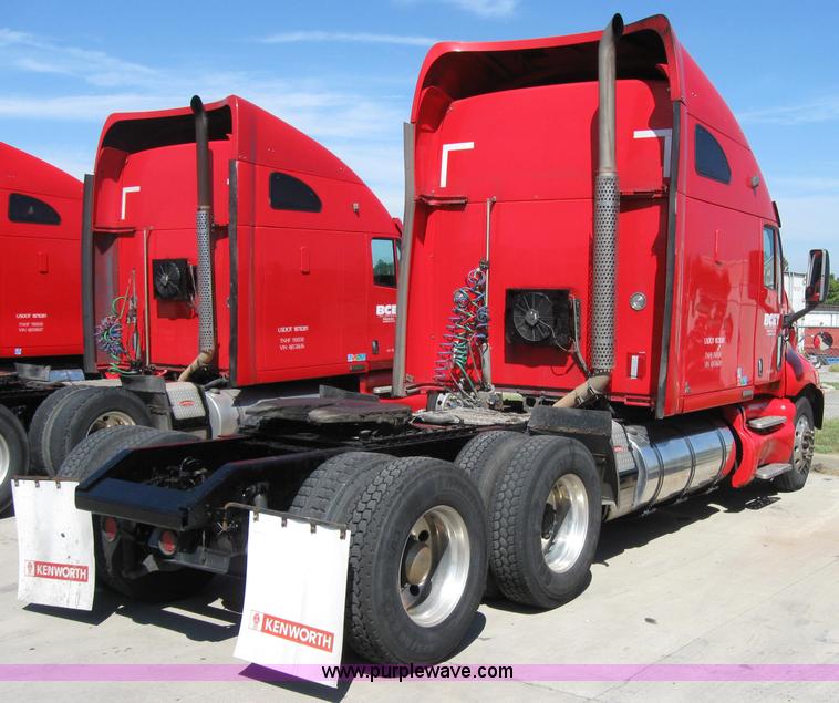 image for item 5029 2004 Kenworth T2000 semi truck