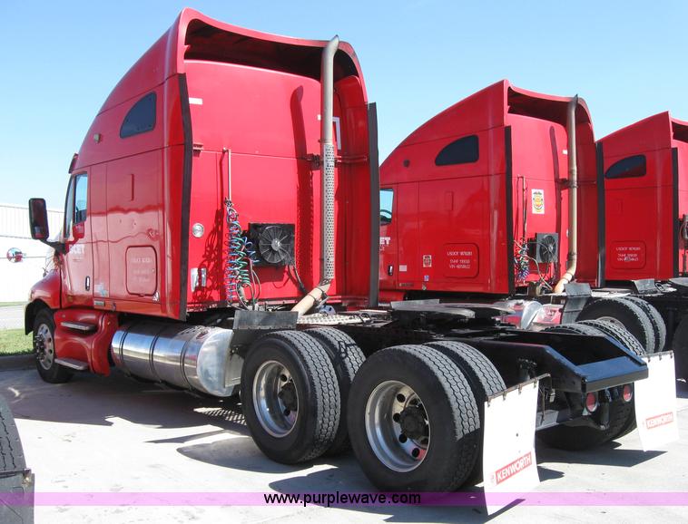 image for item 5029 2004 Kenworth T2000 semi truck