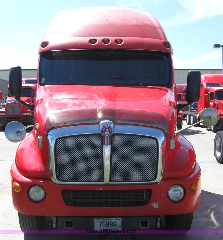 image for item 5029 2004 Kenworth T2000 semi truck