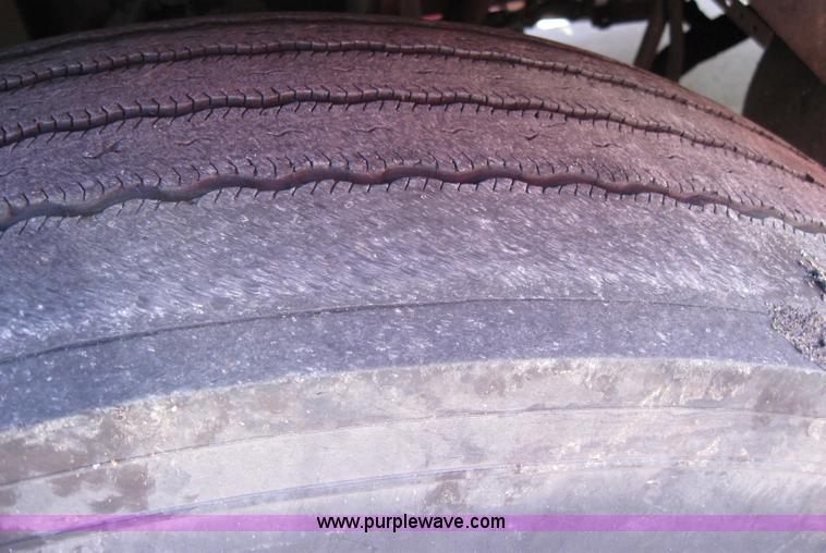 image for item 5029 2004 Kenworth T2000 semi truck