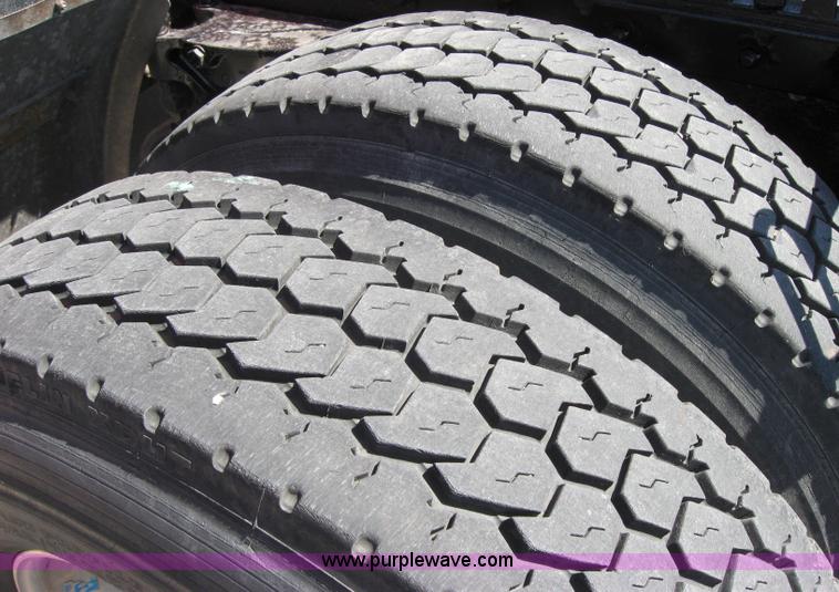 image for item 5029 2004 Kenworth T2000 semi truck