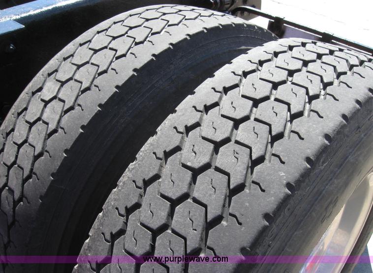 image for item 5029 2004 Kenworth T2000 semi truck