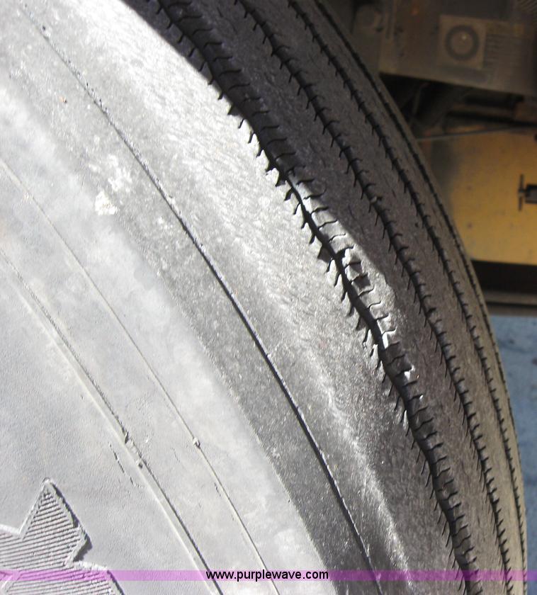 image for item 5029 2004 Kenworth T2000 semi truck