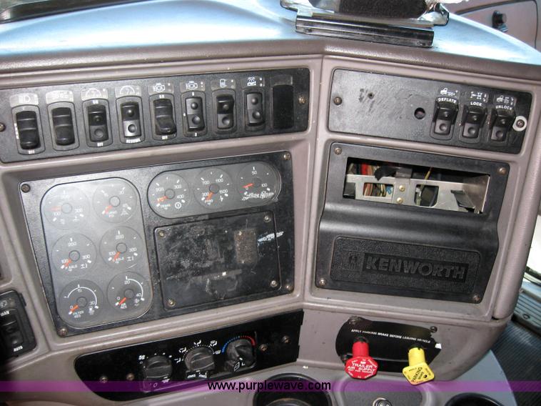 image for item 5029 2004 Kenworth T2000 semi truck