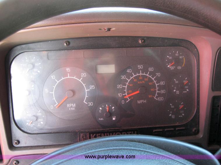 image for item 5029 2004 Kenworth T2000 semi truck