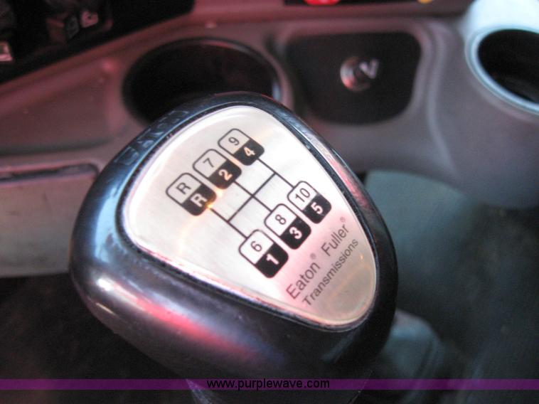 image for item 5029 2004 Kenworth T2000 semi truck