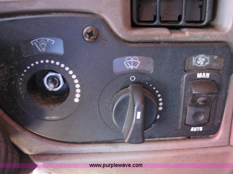 image for item 5029 2004 Kenworth T2000 semi truck