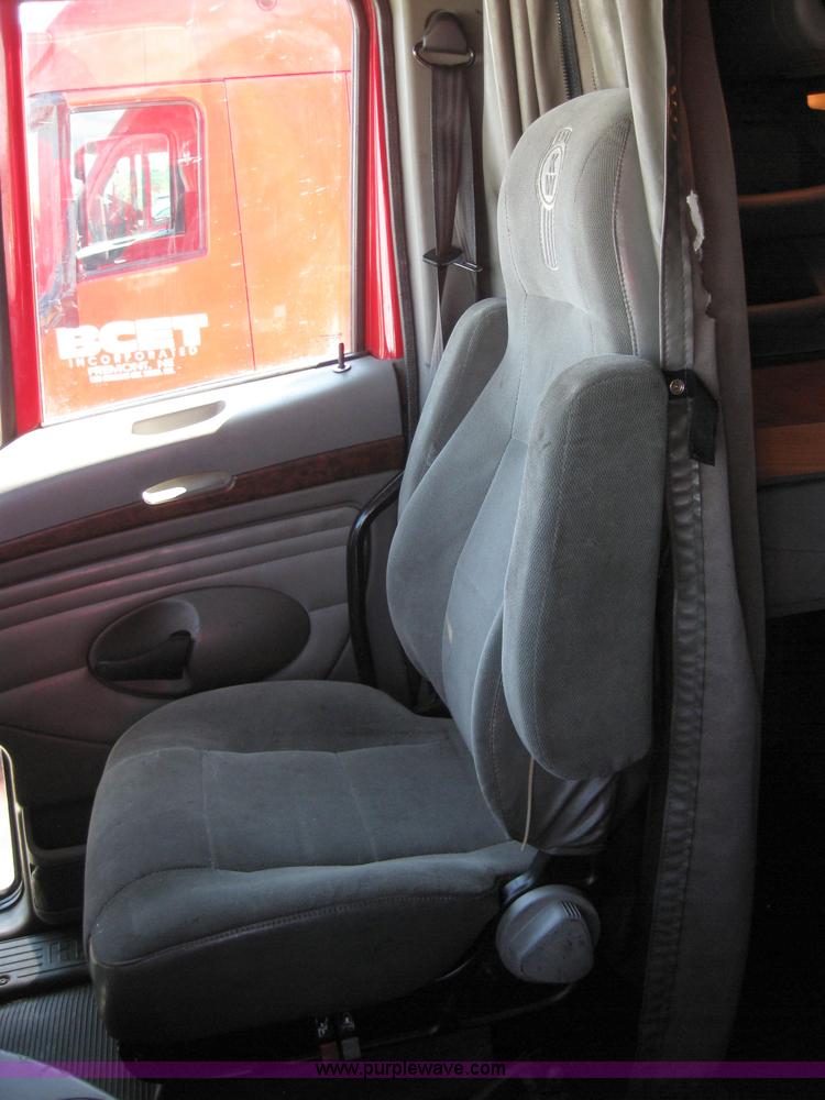 image for item 5029 2004 Kenworth T2000 semi truck