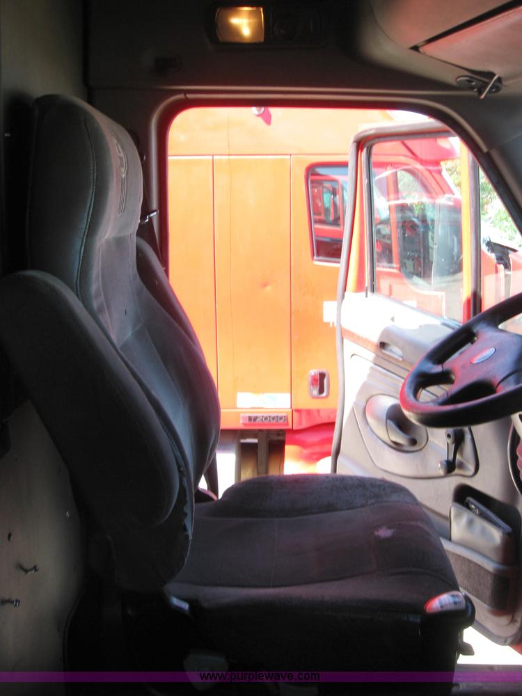 image for item 5029 2004 Kenworth T2000 semi truck