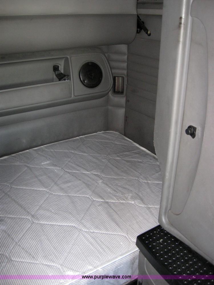 image for item 5029 2004 Kenworth T2000 semi truck