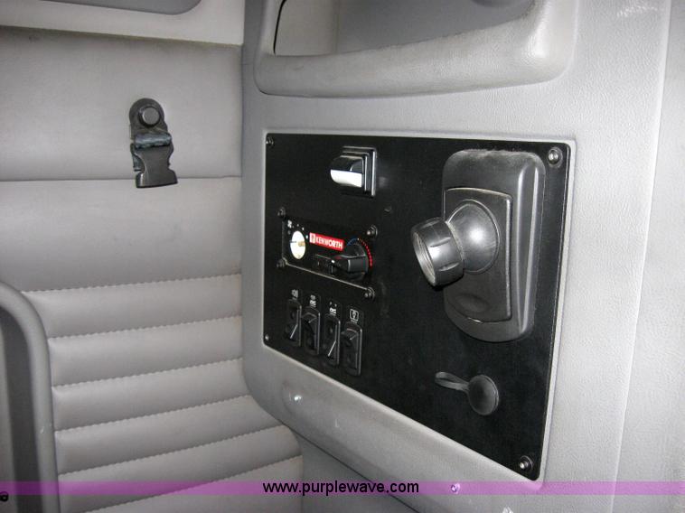 image for item 5029 2004 Kenworth T2000 semi truck