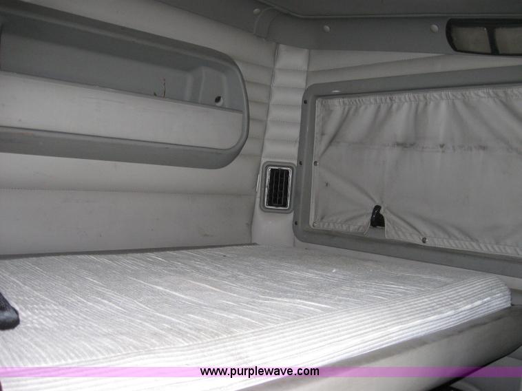 image for item 5029 2004 Kenworth T2000 semi truck