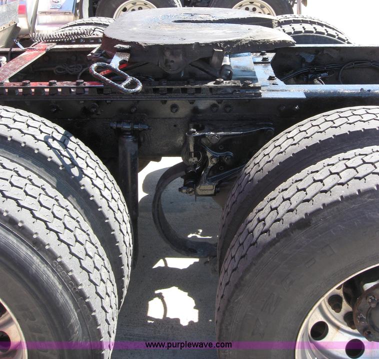 image for item 5029 2004 Kenworth T2000 semi truck