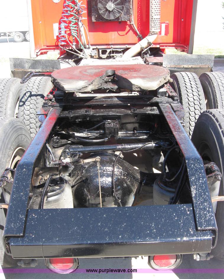 image for item 5029 2004 Kenworth T2000 semi truck