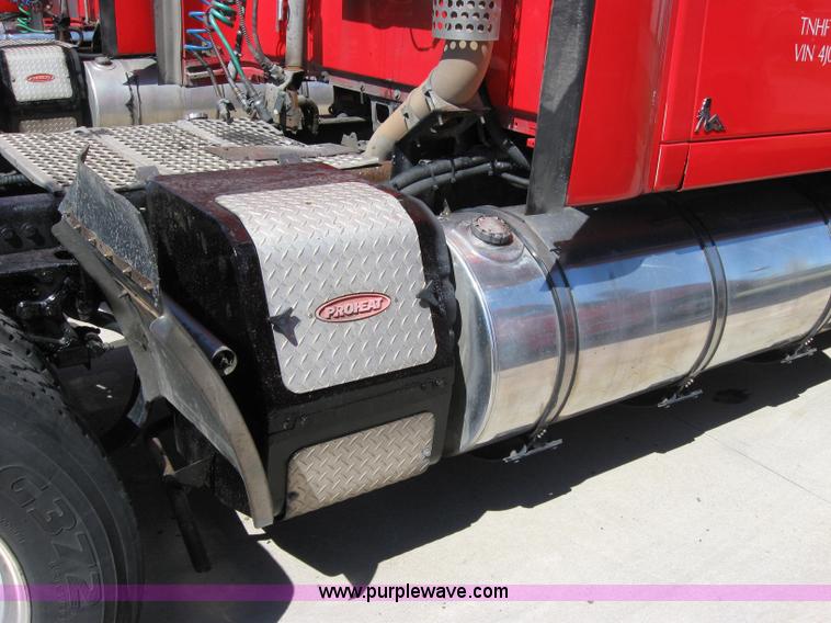 image for item 5029 2004 Kenworth T2000 semi truck