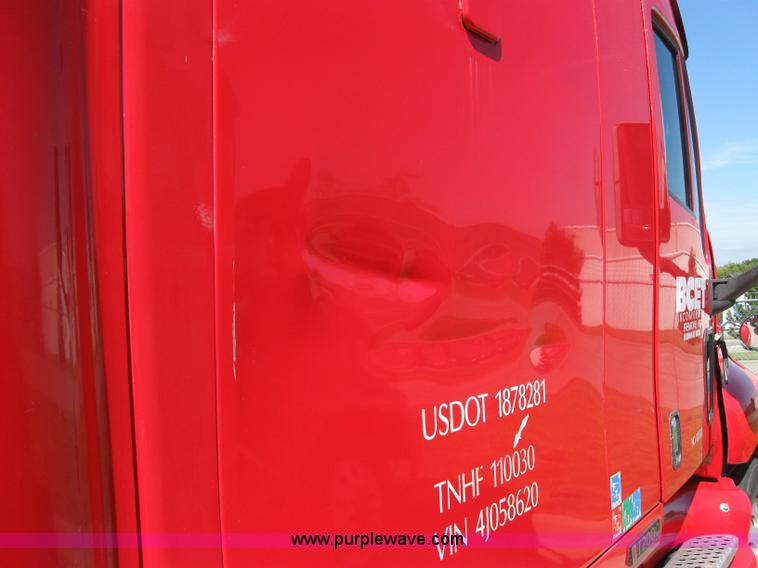 image for item 5029 2004 Kenworth T2000 semi truck