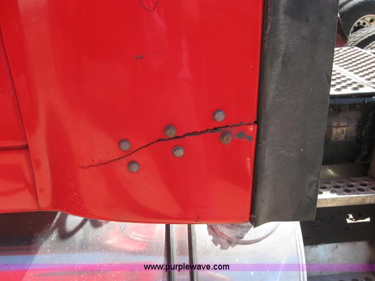 image for item 5029 2004 Kenworth T2000 semi truck