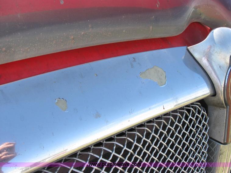 image for item 5029 2004 Kenworth T2000 semi truck