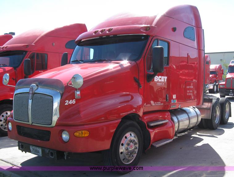 image for item 5030 2004 Kenworth T2000 semi truck
