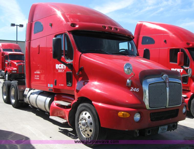 image for item 5030 2004 Kenworth T2000 semi truck