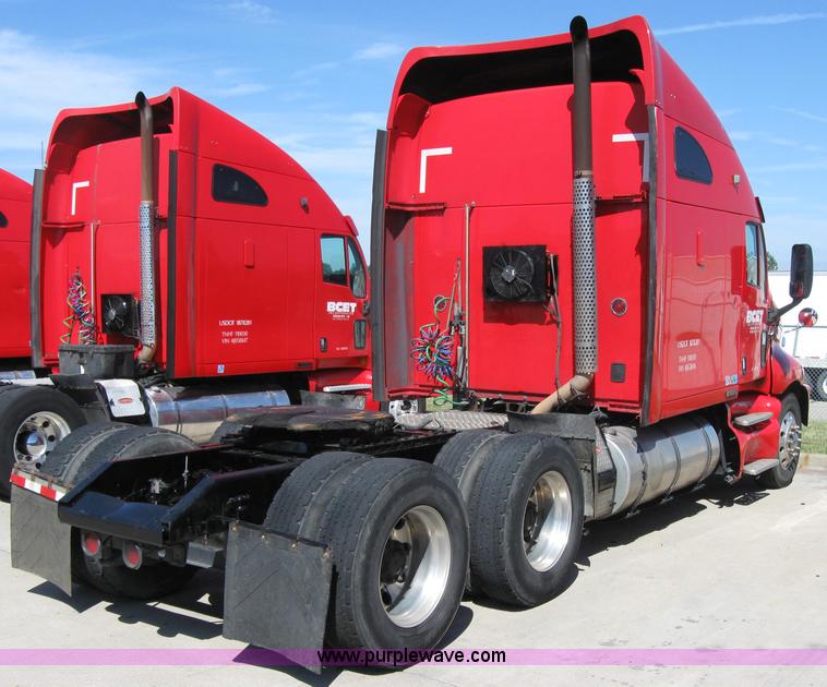 image for item 5030 2004 Kenworth T2000 semi truck