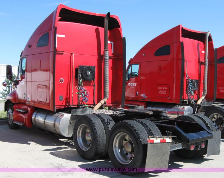 image for item 5030 2004 Kenworth T2000 semi truck