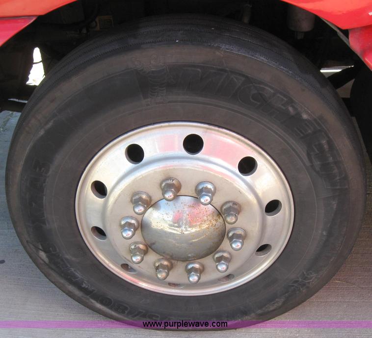 image for item 5030 2004 Kenworth T2000 semi truck