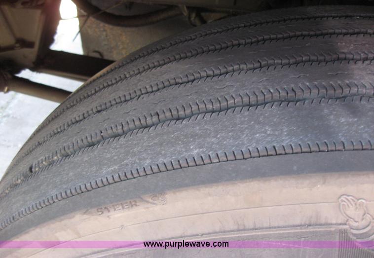 image for item 5030 2004 Kenworth T2000 semi truck