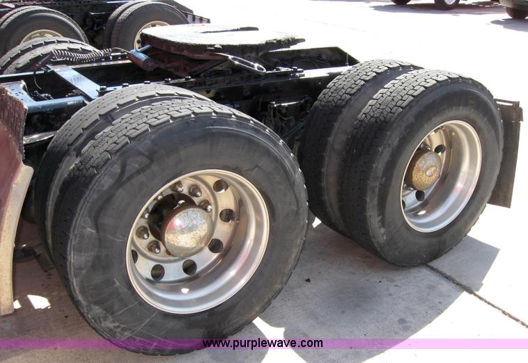 image for item 5030 2004 Kenworth T2000 semi truck