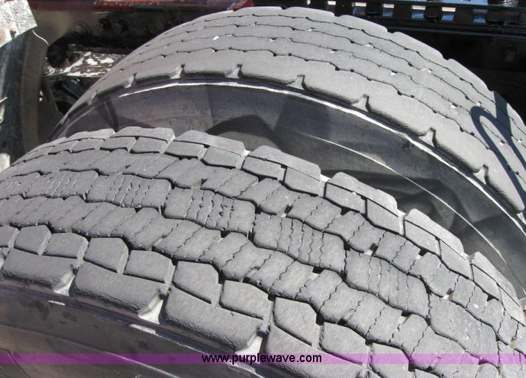 image for item 5030 2004 Kenworth T2000 semi truck