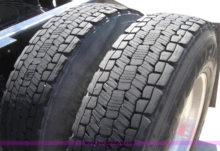 image for item 5030 2004 Kenworth T2000 semi truck