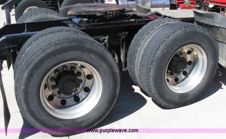 image for item 5030 2004 Kenworth T2000 semi truck