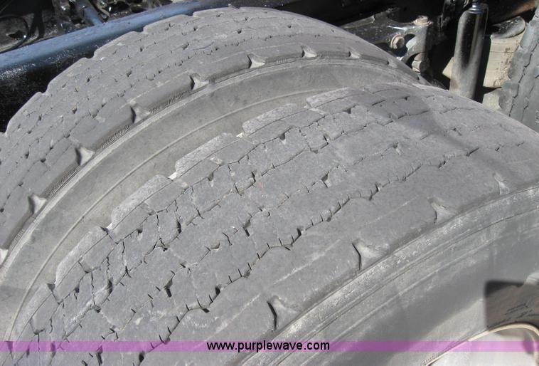 image for item 5030 2004 Kenworth T2000 semi truck