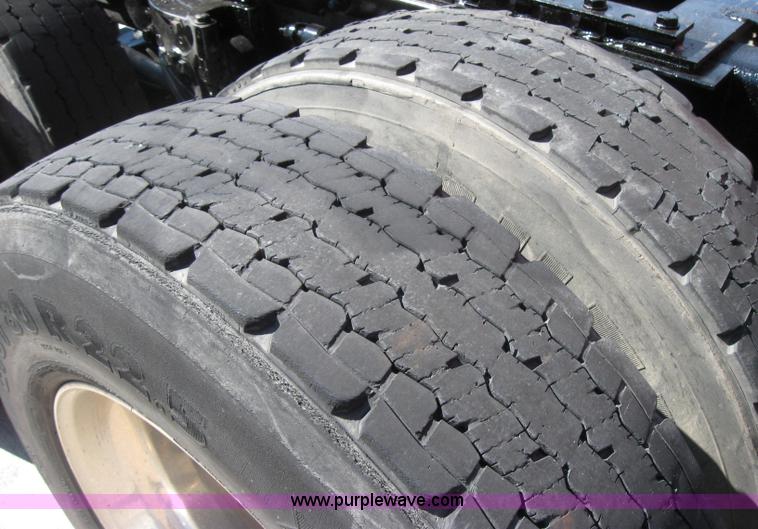 image for item 5030 2004 Kenworth T2000 semi truck