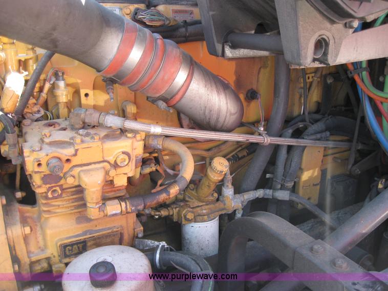 image for item 5030 2004 Kenworth T2000 semi truck