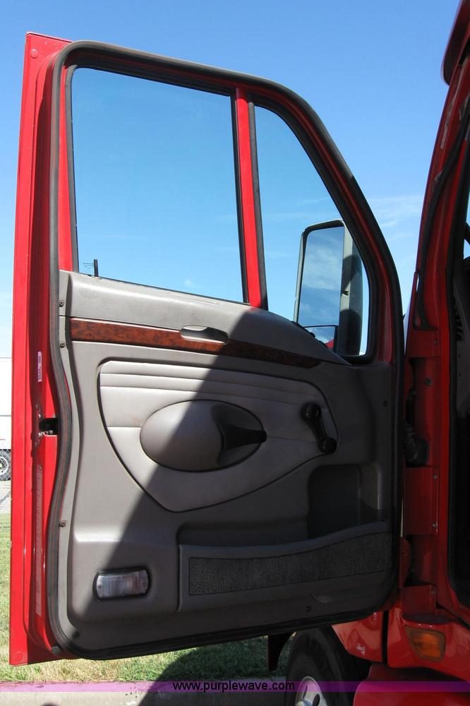 image for item 5030 2004 Kenworth T2000 semi truck