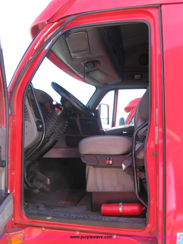 image for item 5030 2004 Kenworth T2000 semi truck