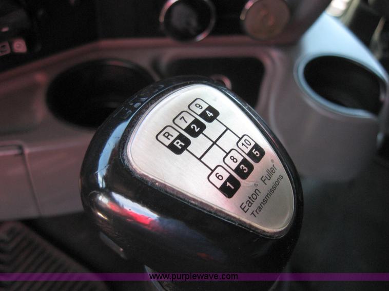 image for item 5030 2004 Kenworth T2000 semi truck