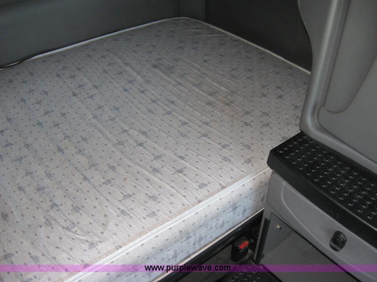 image for item 5030 2004 Kenworth T2000 semi truck