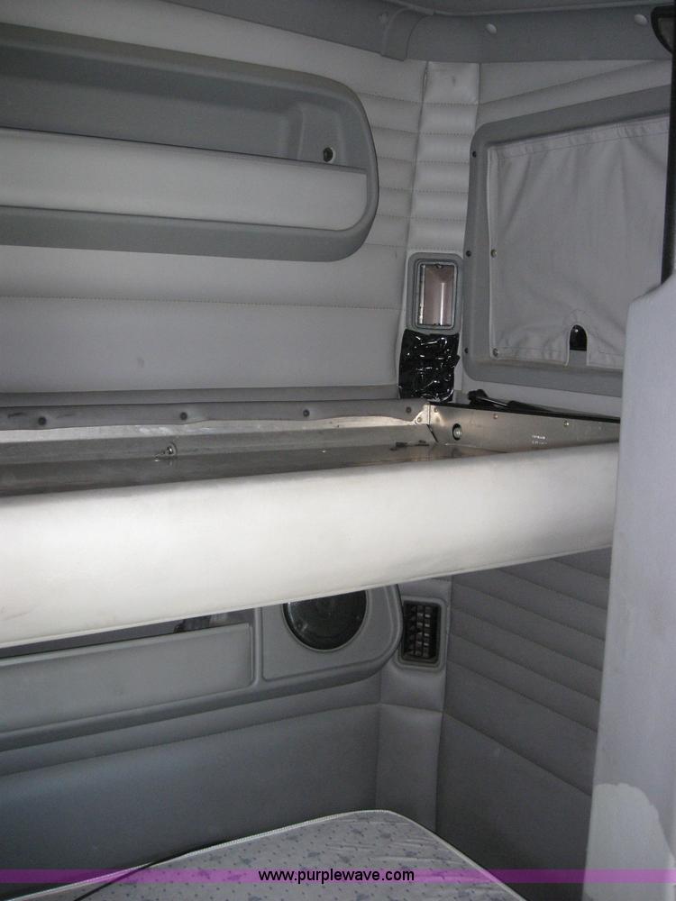 image for item 5030 2004 Kenworth T2000 semi truck