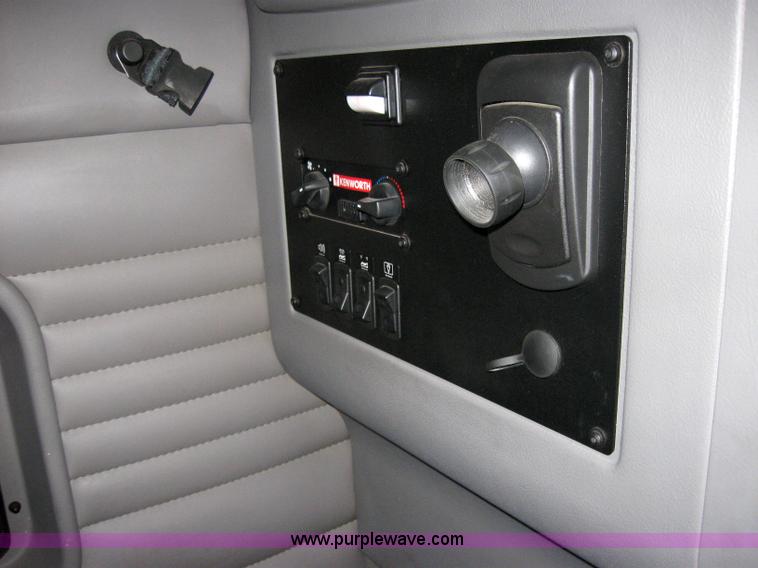 image for item 5030 2004 Kenworth T2000 semi truck