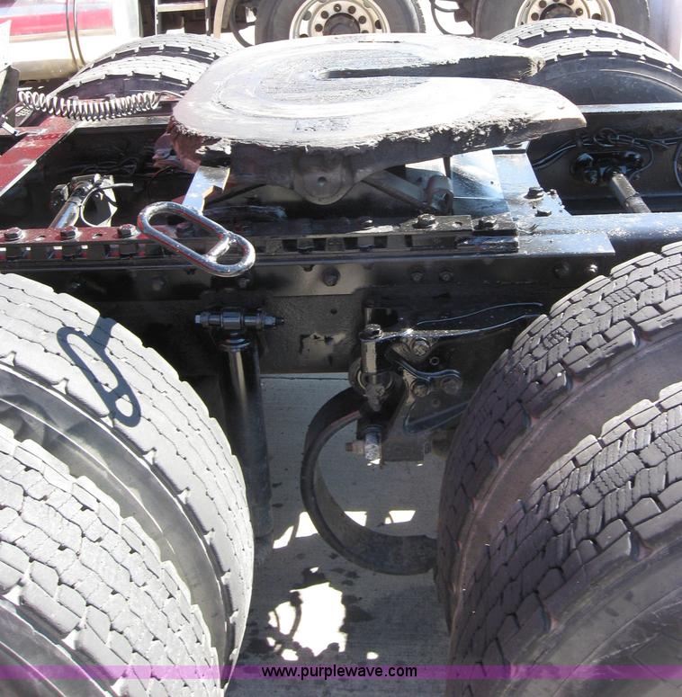 image for item 5030 2004 Kenworth T2000 semi truck