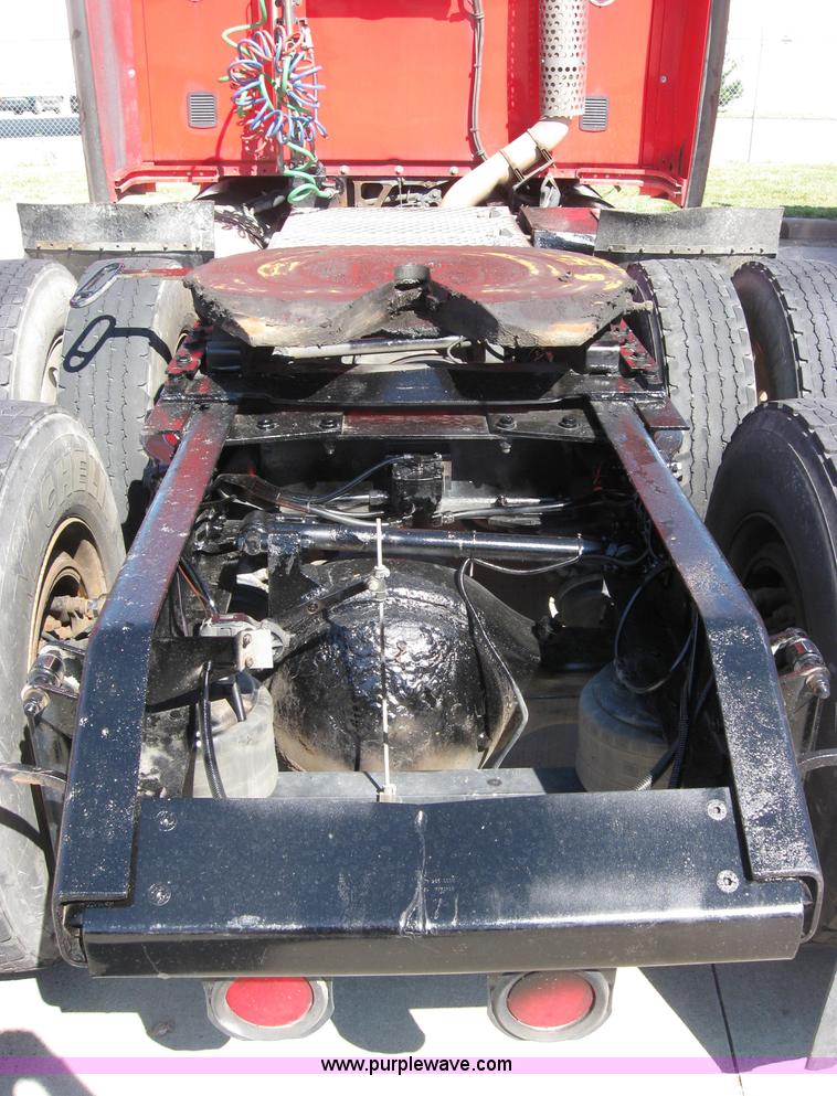 image for item 5030 2004 Kenworth T2000 semi truck