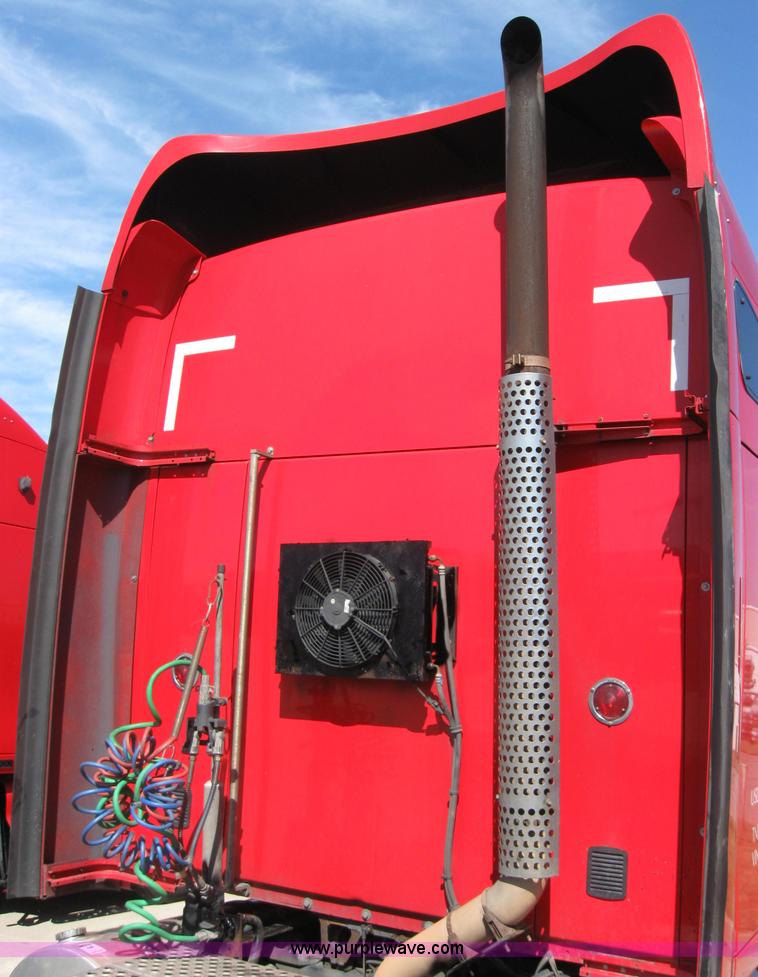 image for item 5030 2004 Kenworth T2000 semi truck