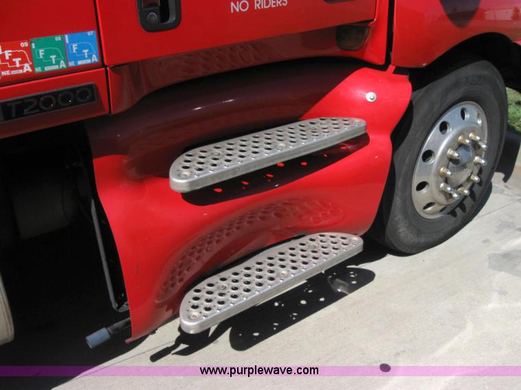 image for item 5030 2004 Kenworth T2000 semi truck